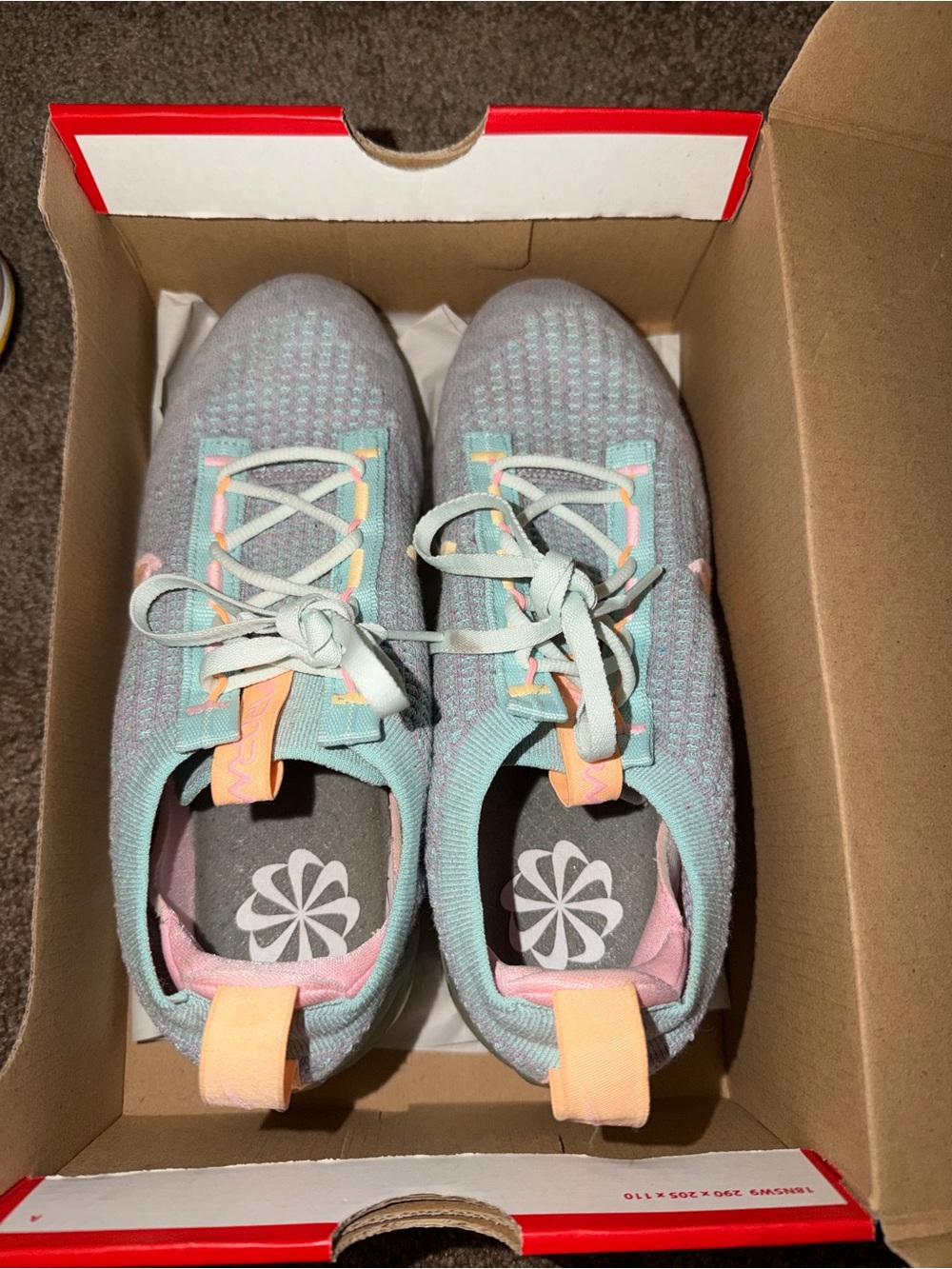 Nike Vapormax Flyknit - Picture 2 of 2